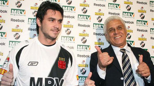 Pinilla, Canales y Pinto figuran en listado con delanteros que decepcionaron en Brasil