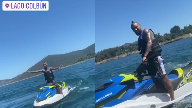 Arturo Vidal se lució manejando una moto de agua en el Lago Colbún
