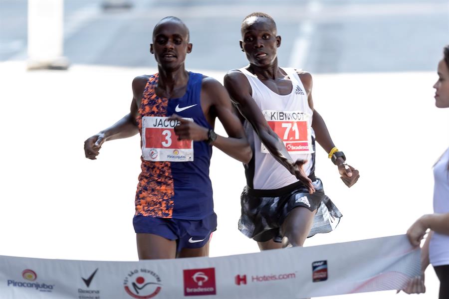 Kibiwott Kandie y Brigid Kosgei triunfaron en la corrida de Sao Silvestre