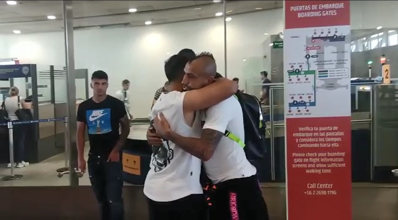 Arturo Vidal dejó nuestro país para volver a España a definir su futuro