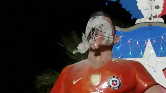 Atacaron la estatua dedicada a Alexis Sánchez en Tocopilla