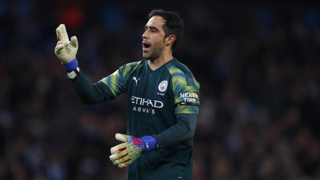 El City de Claudio Bravo enfrenta al United en el clásico de Manchester por la Copa de la Liga