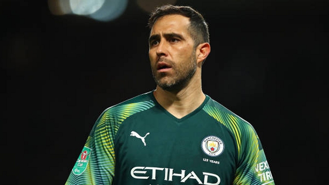 Prensa inglesa valoró el juego con los pies de Claudio Bravo en victoria de Manchester City