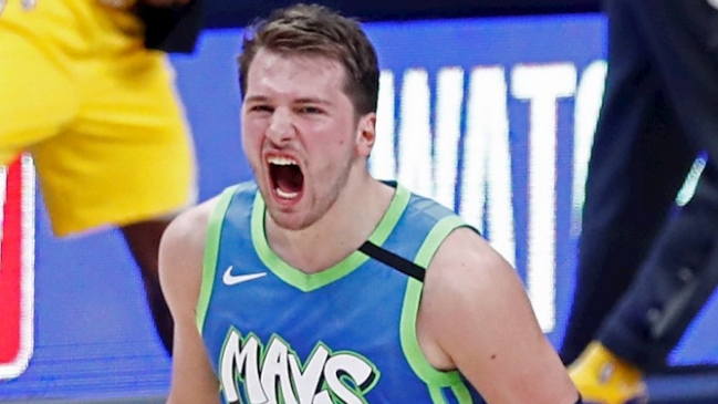 Luka Doncic rompió su camiseta tras fallar un tiro libre en derrota de Dallas ante los Lakers