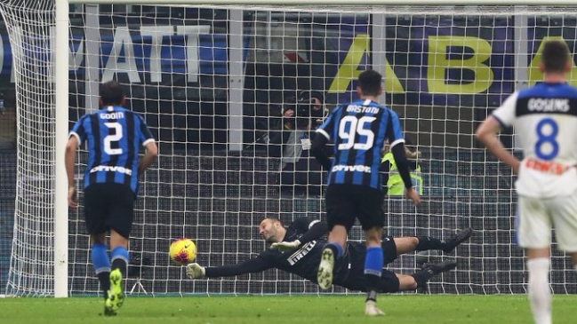 Samir Handanovic atajó un penal y salvó de la derrota a Inter frente a Atalanta en la Serie A