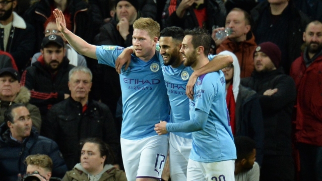 Medio acusó que el plantel de Manchester City vivió fiesta privada con modelos italianas