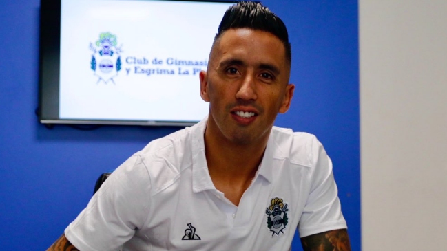 Lucas Barrios fichó como nuevo refuerzo en Gimnasia y Esgrima de Diego Maradona