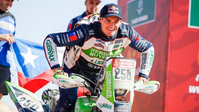 Los festejos de Ignacio Casale junto al resto de los ganadores del Rally Dakar