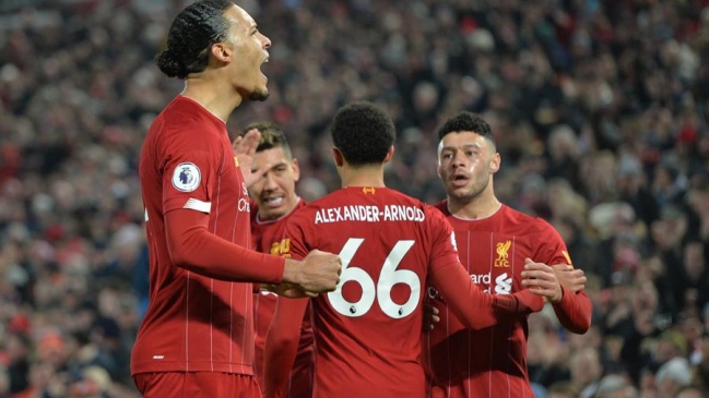 Liverpool dominó a Manchester United y comenzó a acercarse al título de la Premier League