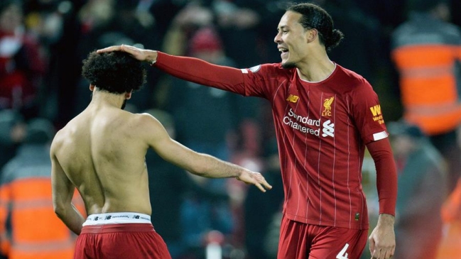 Mohamed Salah y Virgil van Dijk le dieron el triunfo a Liverpool sobre Manchester United