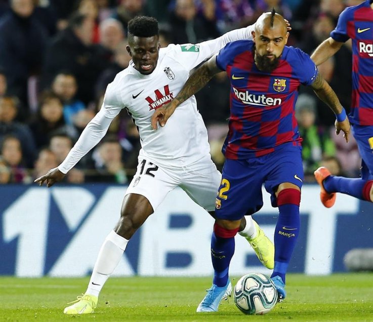 Arturo Vidal fue clave en el triunfo de Barcelona sobre Granada por la liga española