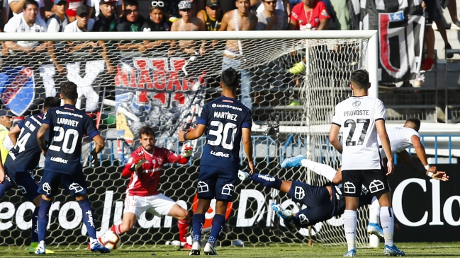 Parraguez sorprendió con un certero cabezazo y amplió la ventaja para Colo Colo sobre la U