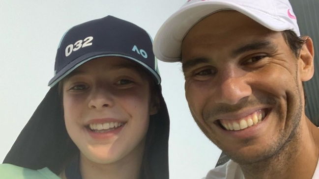 Rafael Nadal compartió con la pasapelotas que golpeó casualmente en Australia
