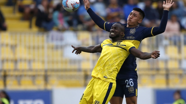 Everton derrotó en los descuentos a U. de Concepción en el arranque del campeonato