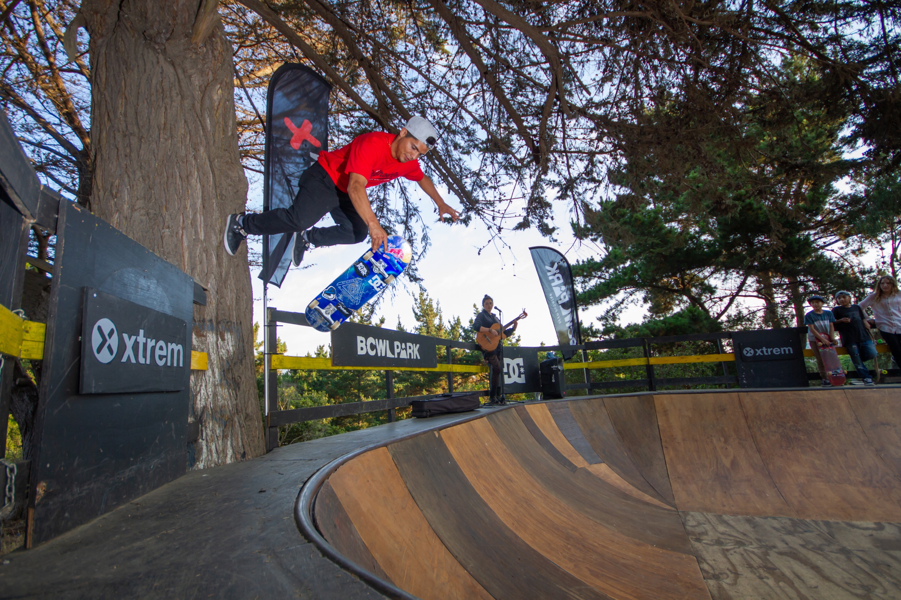 Clases y demostraciones de skate se toman el verano en Cachagua