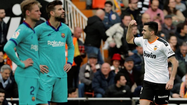 Barcelona con Vidal se inclinó ante la efectividad de Valencia y comprometió su liderato