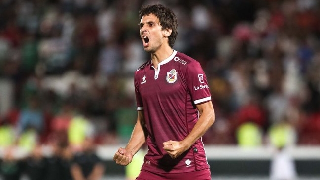 Ex seleccionado chileno Lucas Domínguez anunció su retiro del fútbol