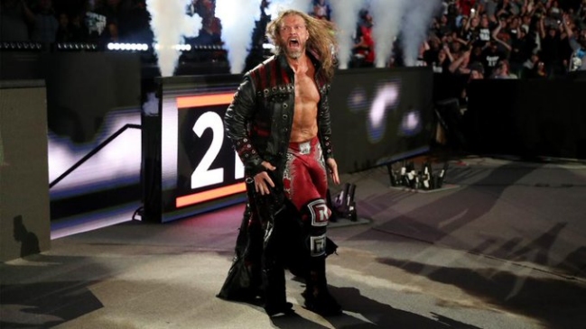 Edge hizo su retorno al ring de WWE en sorpresiva aparición en Royal Rumble
