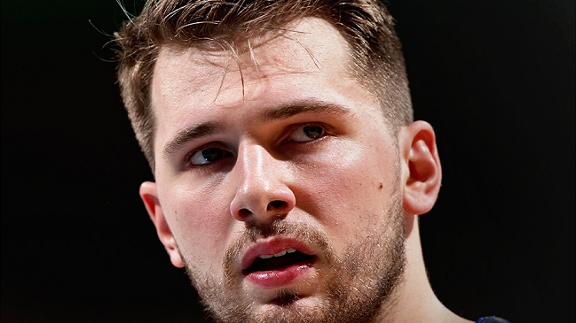 Luka Doncic brilló con otro doble-doble en noche de tributos a Kobe Bryant