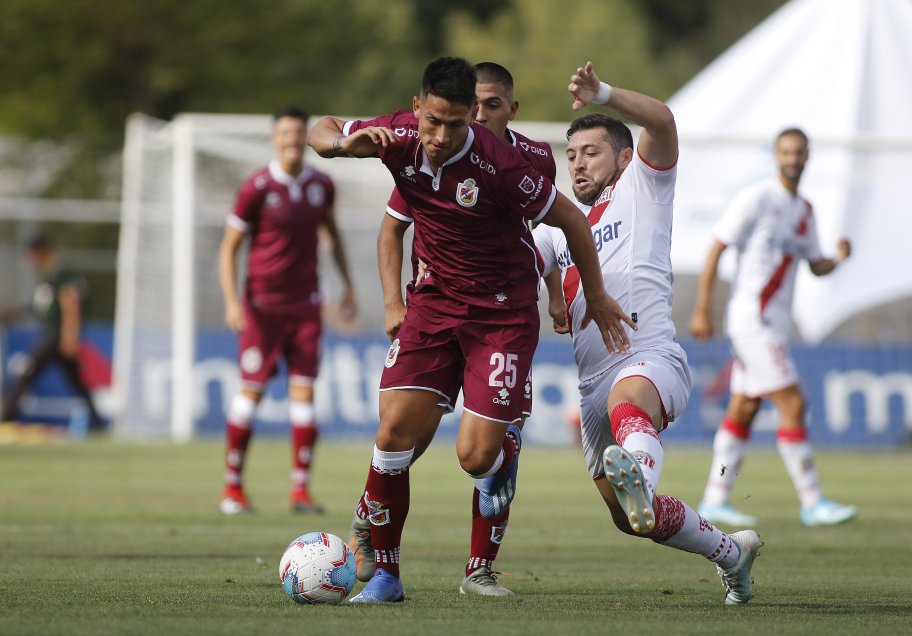Curicó Unido venció con lo justo a La Serena y celebró por primera vez en el 2020