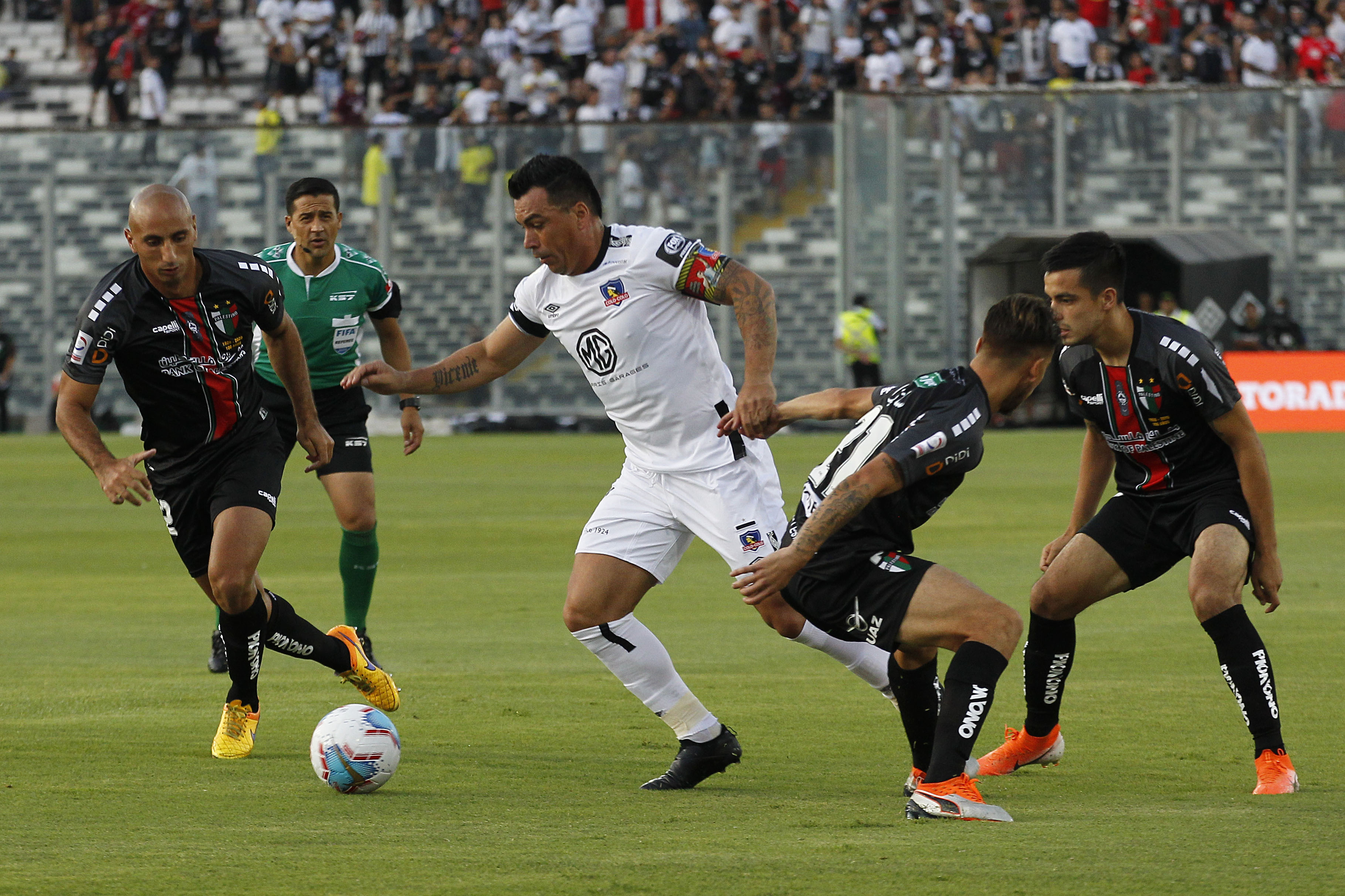 Esteban Paredes sufrió severa lesión en el duelo contra Palestino