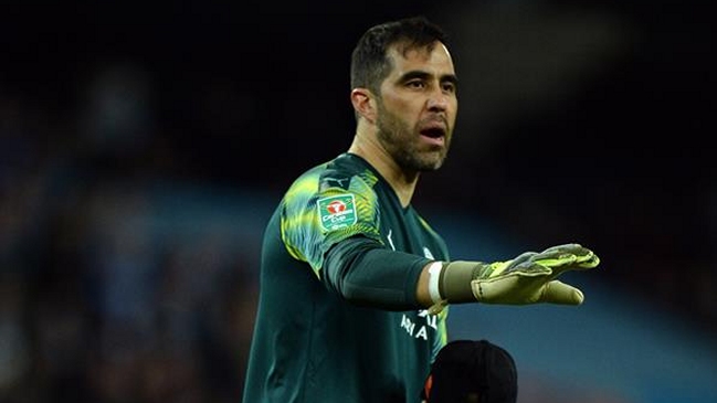 Prensa inglesa realizó tibio análisis sobre la actuación de Bravo ante Manchester United