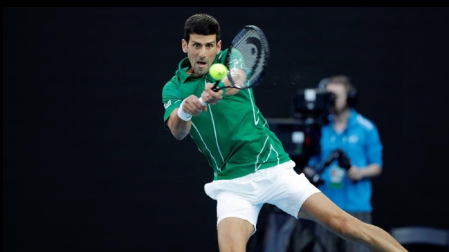 Roger Federer y Novak Djokovic chocan por un cupo a la final del Abierto de Australia