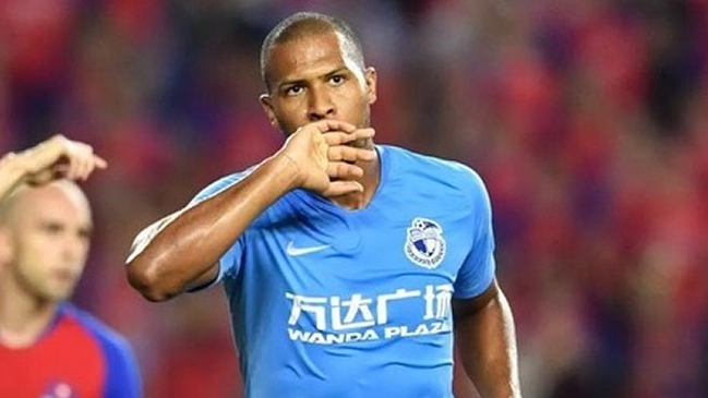 Manchester United busca fichar al venezolano Salomón Rondón