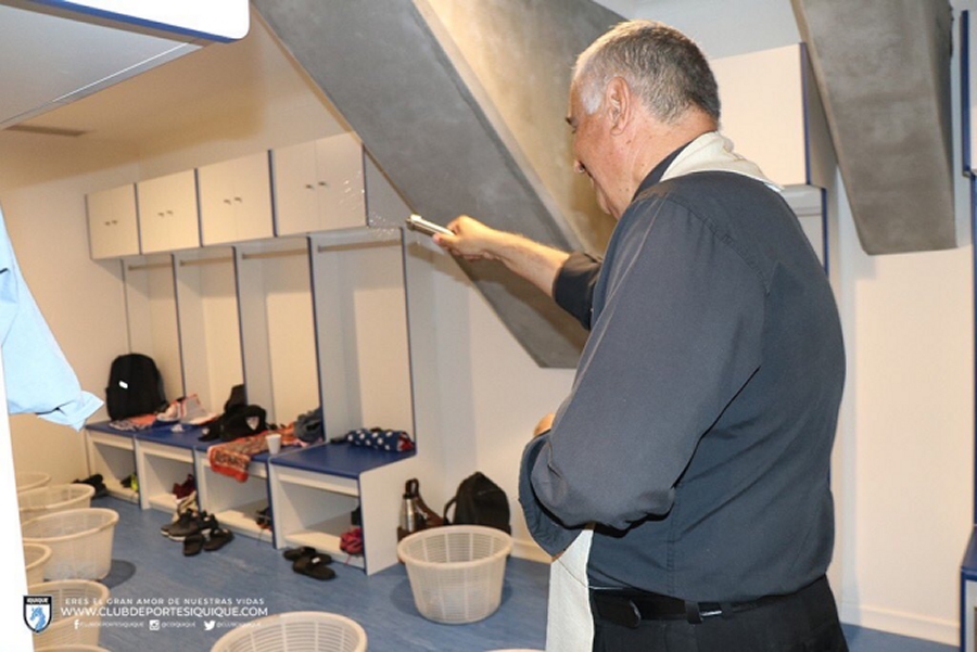Obispo entregó su bendición a Deportes Iquique y al nuevo estadio Tierra de Campeones