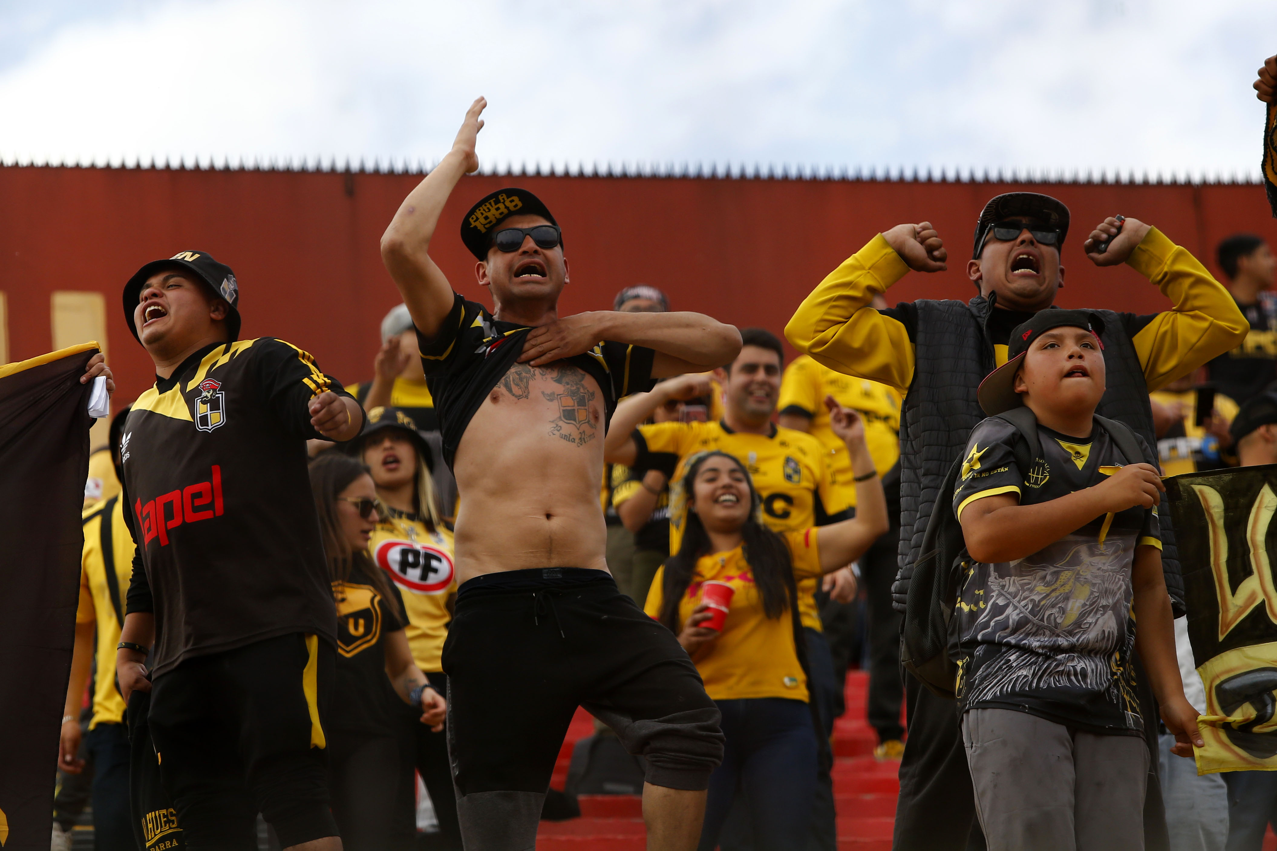 Graves incidentes: Barristas interrumpieron duelo entre Coquimbo y Audax Italiano