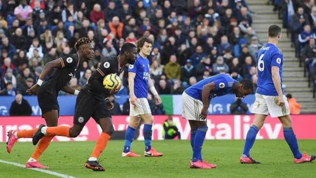 Chelsea sufrió para rescatar un empate en su visita a Leicester por la Premier League
