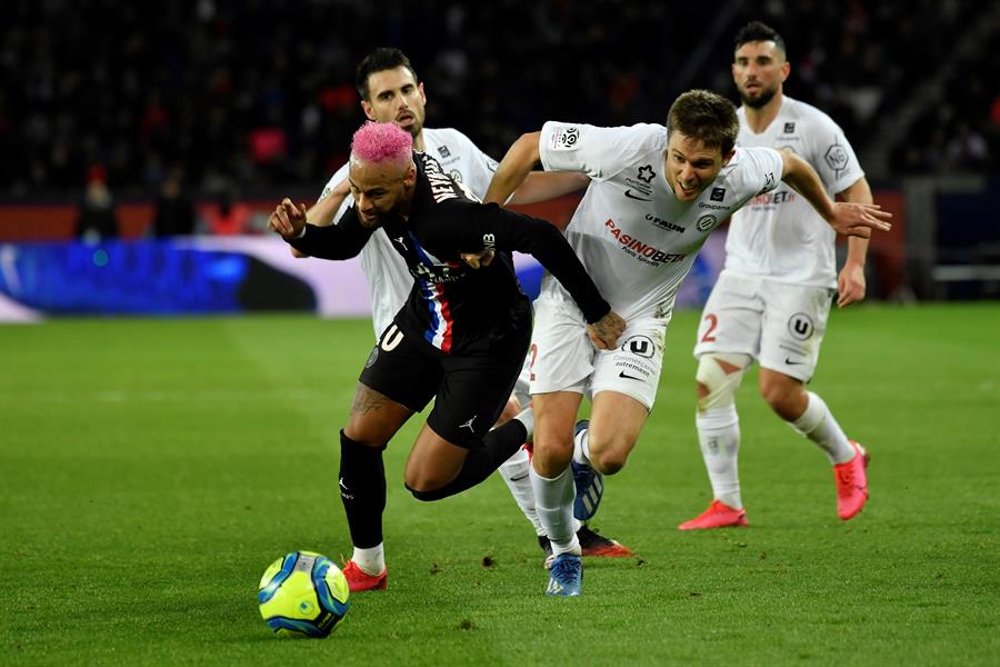 Nuevo peinado de Neymar se robó las miradas en la victoria de Paris Saint-Germain