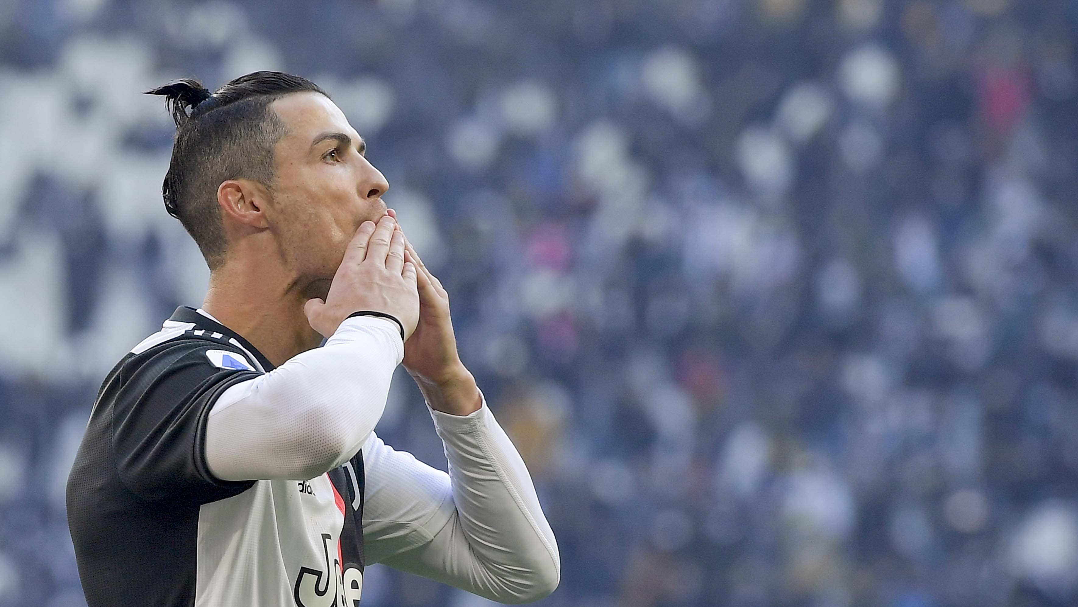 Cristiano Ronaldo firmó un doblete ante Fiorentina y alcanzó los 50 goles con Juventus