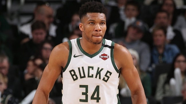 Giannis Antetokounmpo aportó con nuevo doble-doble en cómodo triunfo de Milwaukee Bucks