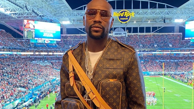 Floyd Mayweather bailó al ritmo de Shakira en el Super Bowl