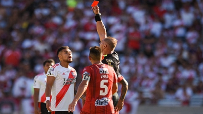 Prensa e hinchas destrozaron a Paulo Díaz por su tempranera expulsión