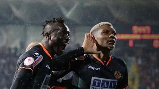 ¡Se pasó! Junior Fernandes marcó un golazo de tijera en triunfo de Alanyaspor sobre Galatasaray