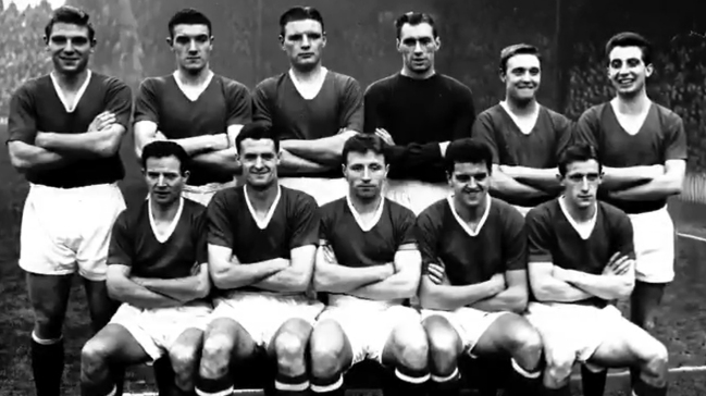 Manchester United hizo sentido homenaje a futbolistas que fallecieron en accidente aéreo de 1958