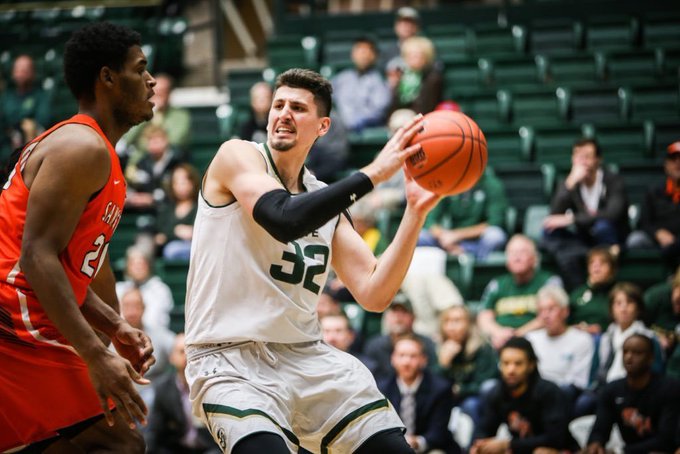 El chileno que superó un registro de Shaquille O’Neal en el baloncesto universitario