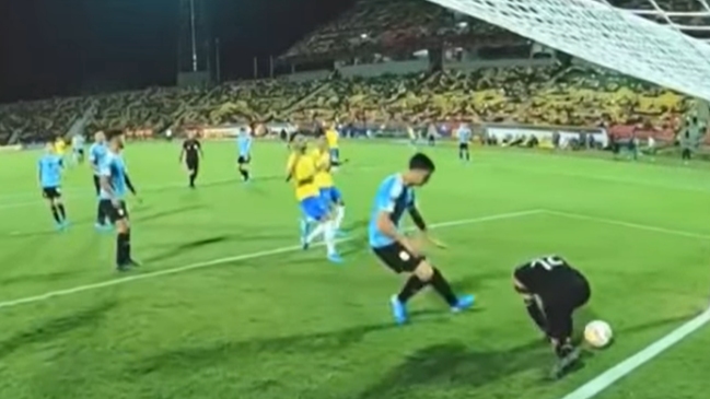 Los groseros errores de los arqueros de Uruguay y Brasil en el Preolímpico