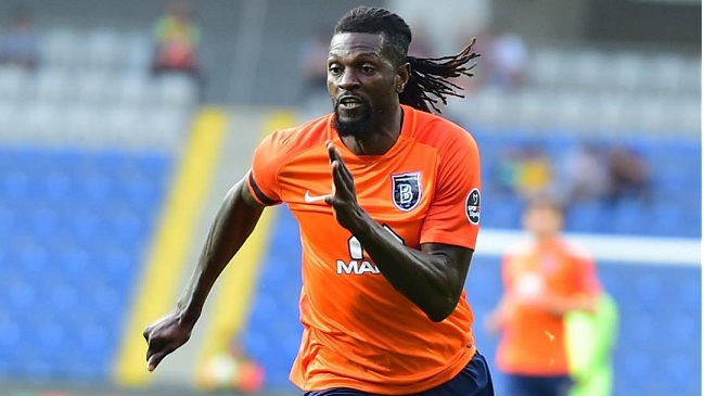 Olimpia prepara un golpe al mercado: Sondea la opción de fichar a Emmanuel Adebayor