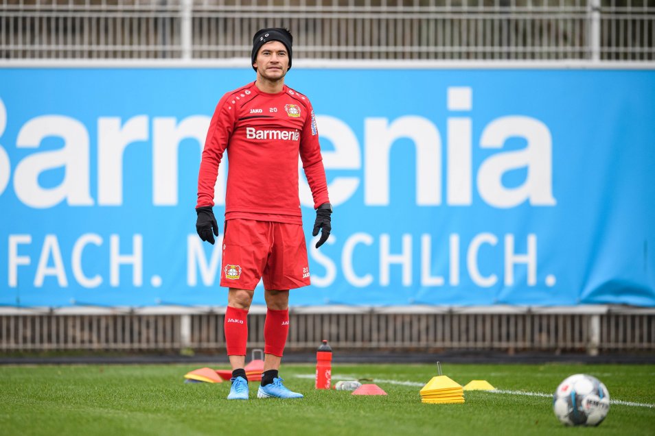 Charles Aránguiz volvió a las prácticas en Bayer Leverkusen