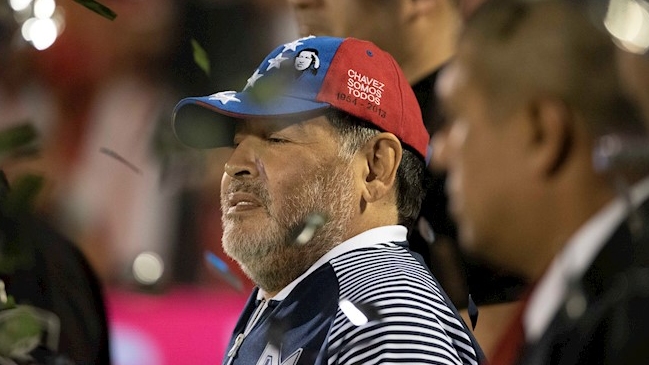 Diego Maradona posó con la camiseta de Colo Colo