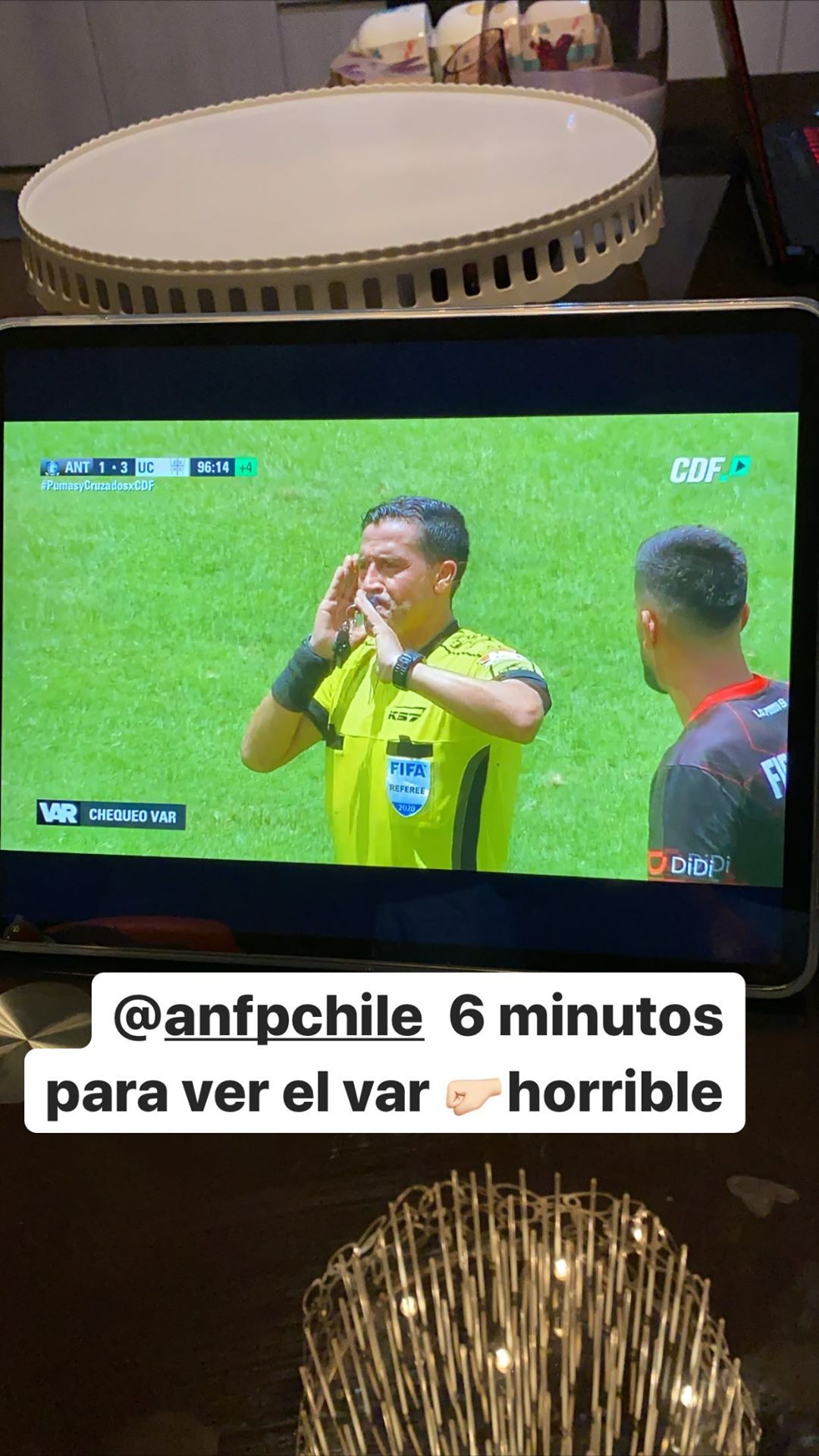 “Horrible”: Gary Medel se molestó por la demora del VAR en el duelo de la UC con Antofagasta