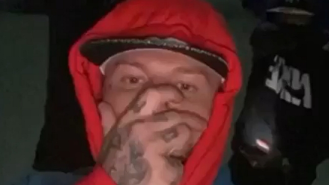 Hincha defecó en el círculo central de la cancha de su clásico rival en Inglaterra