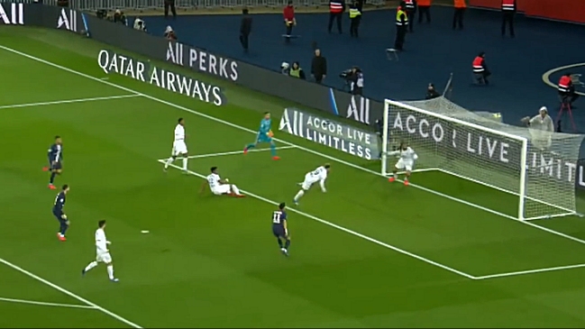 El absurdo autogol que favoreció a París Saint-Germain en la liga francesa