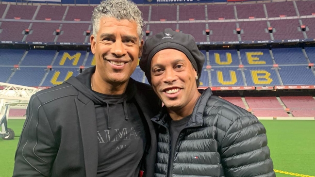 Barcelona exhibió la especial visita de Ronaldinho al Estadio Camp Nou