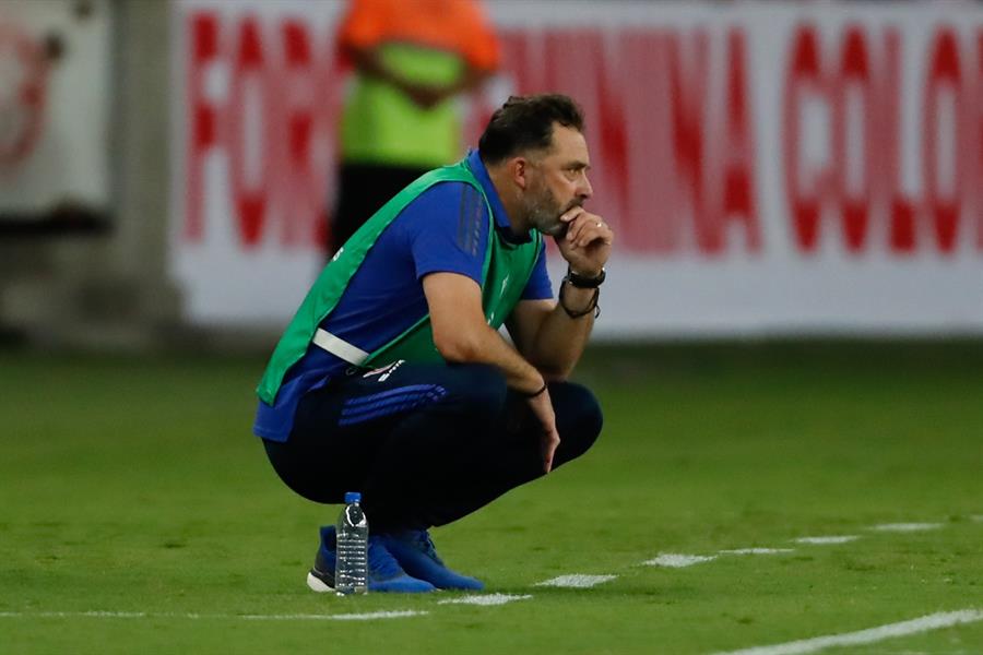 Carrasco y Caputto fueron blanco de los dardos de los hinchas de la U tras eliminación en la Copa
