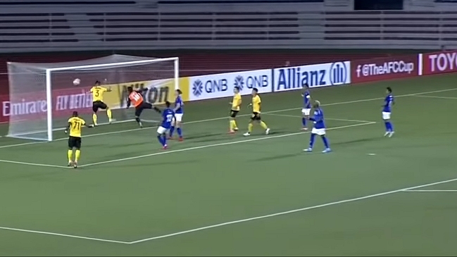 Emuló la “mano de Dios”: Jugador anotó gol maradoniano en Filipinas