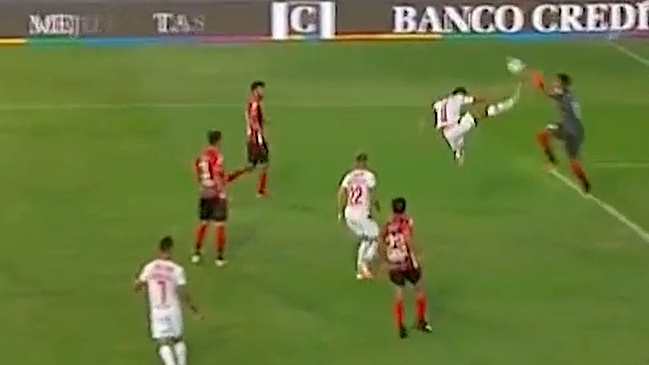 Ex Unión La Calera Walter Bou pegó una patada criminal en la Superliga argentina